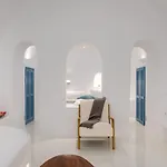 Aristos Life Luxury Cave أويا