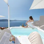 Aristos Life Luxury Cave أويا