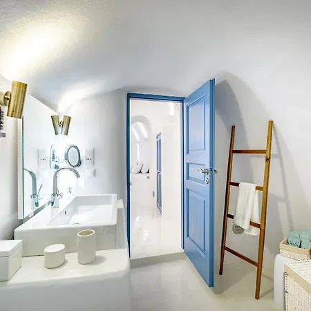 Aristos Life Luxury Cave אויה