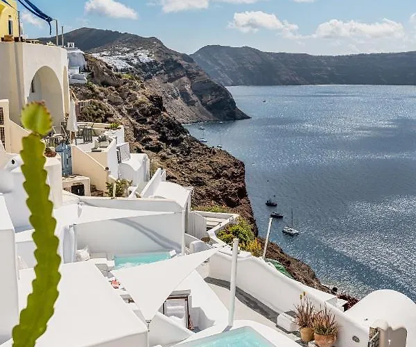 Aristos Life Luxury Cave *